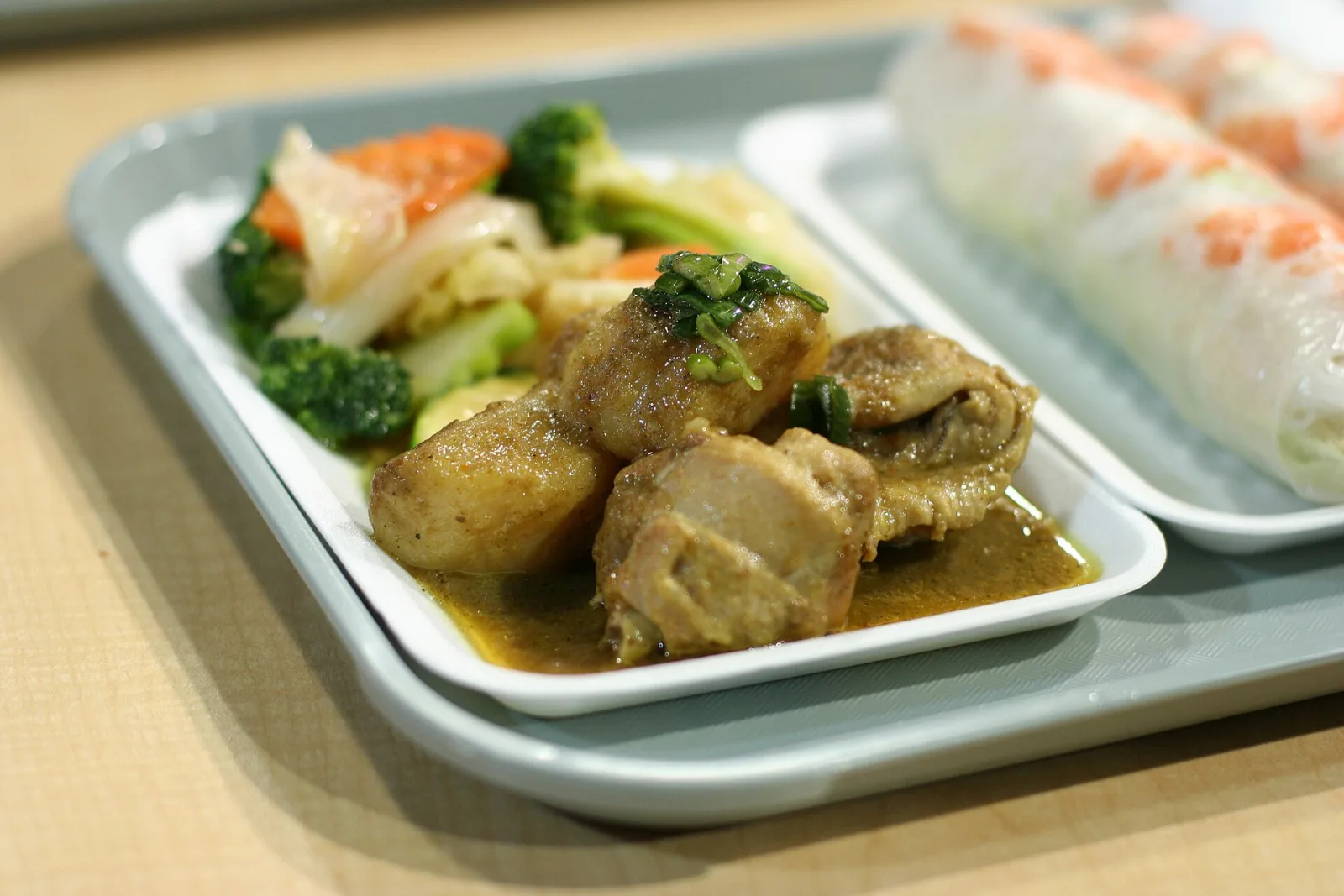 Ảnh minh họa cho Ăn Hạ Long cùng người lớn tuổi