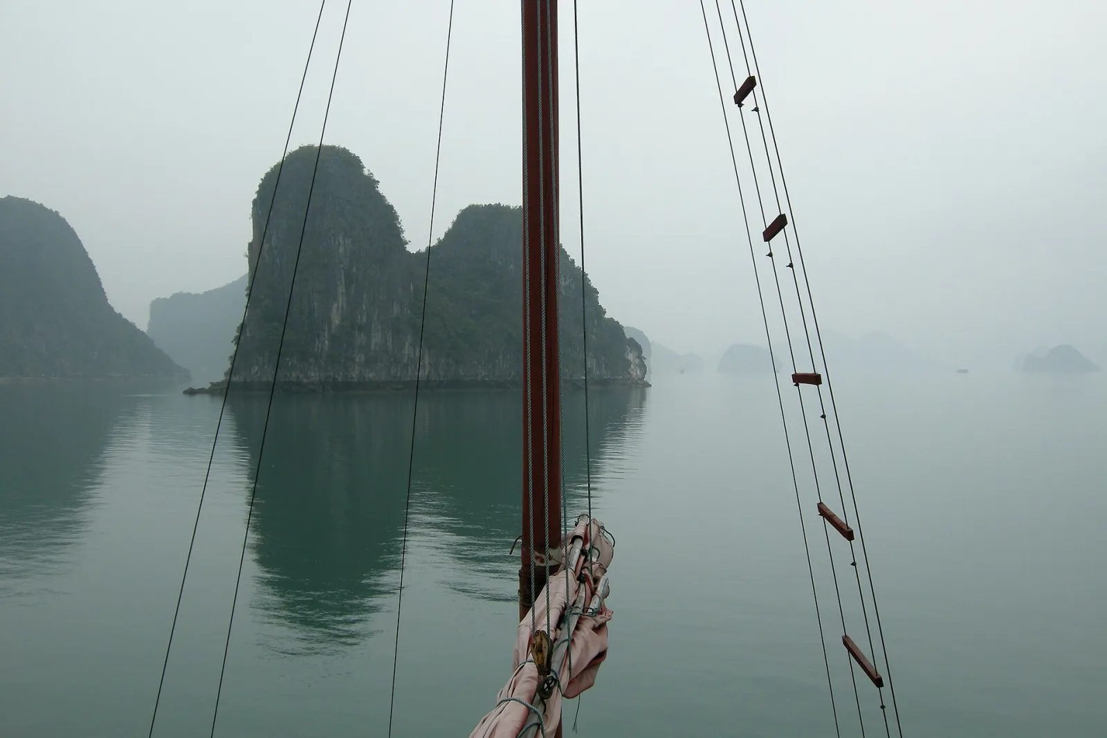 Ảnh minh họa cho Tour Vịnh Hạ Long 4 giờ, 6 giờ hay 8 giờ