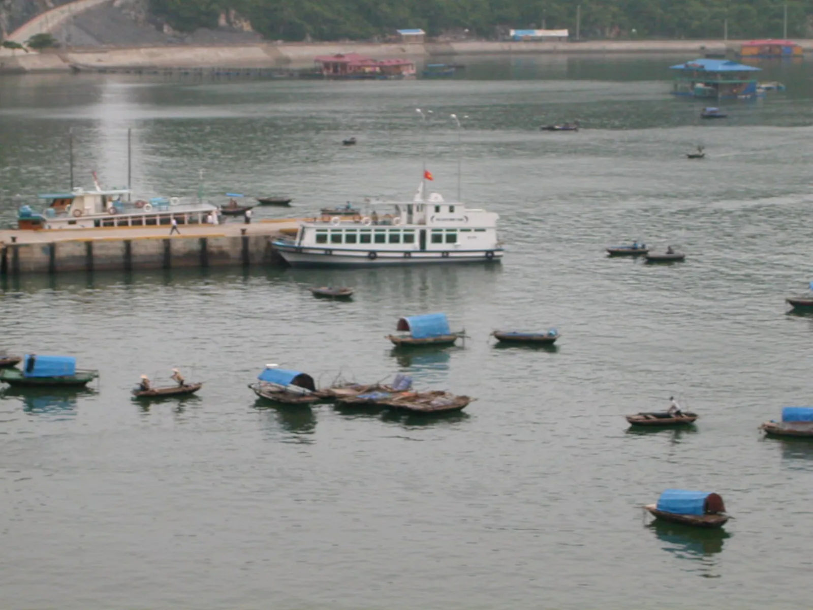 Ảnh minh họa cho Kayak trên Vịnh Hạ Long