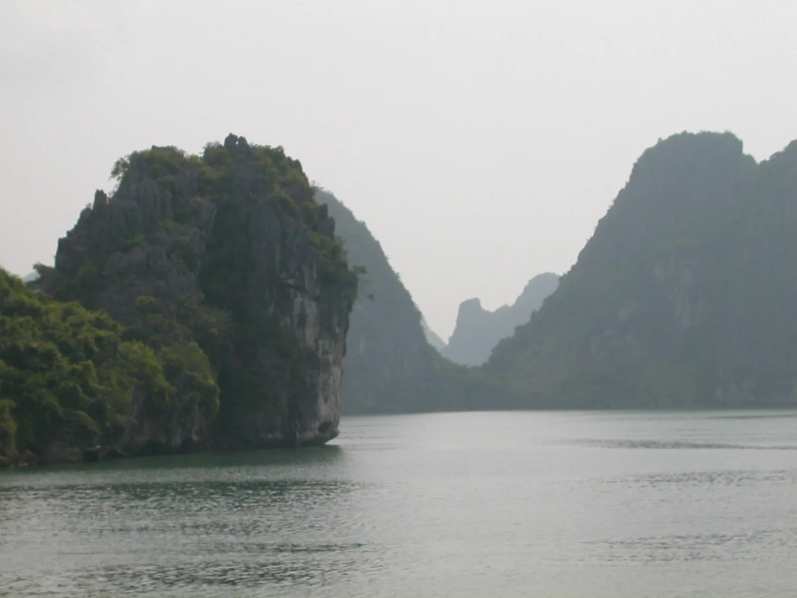 Ảnh minh họa cho Đi Vịnh Hạ Long cùng trẻ nhỏ cần chuẩn bị gì
