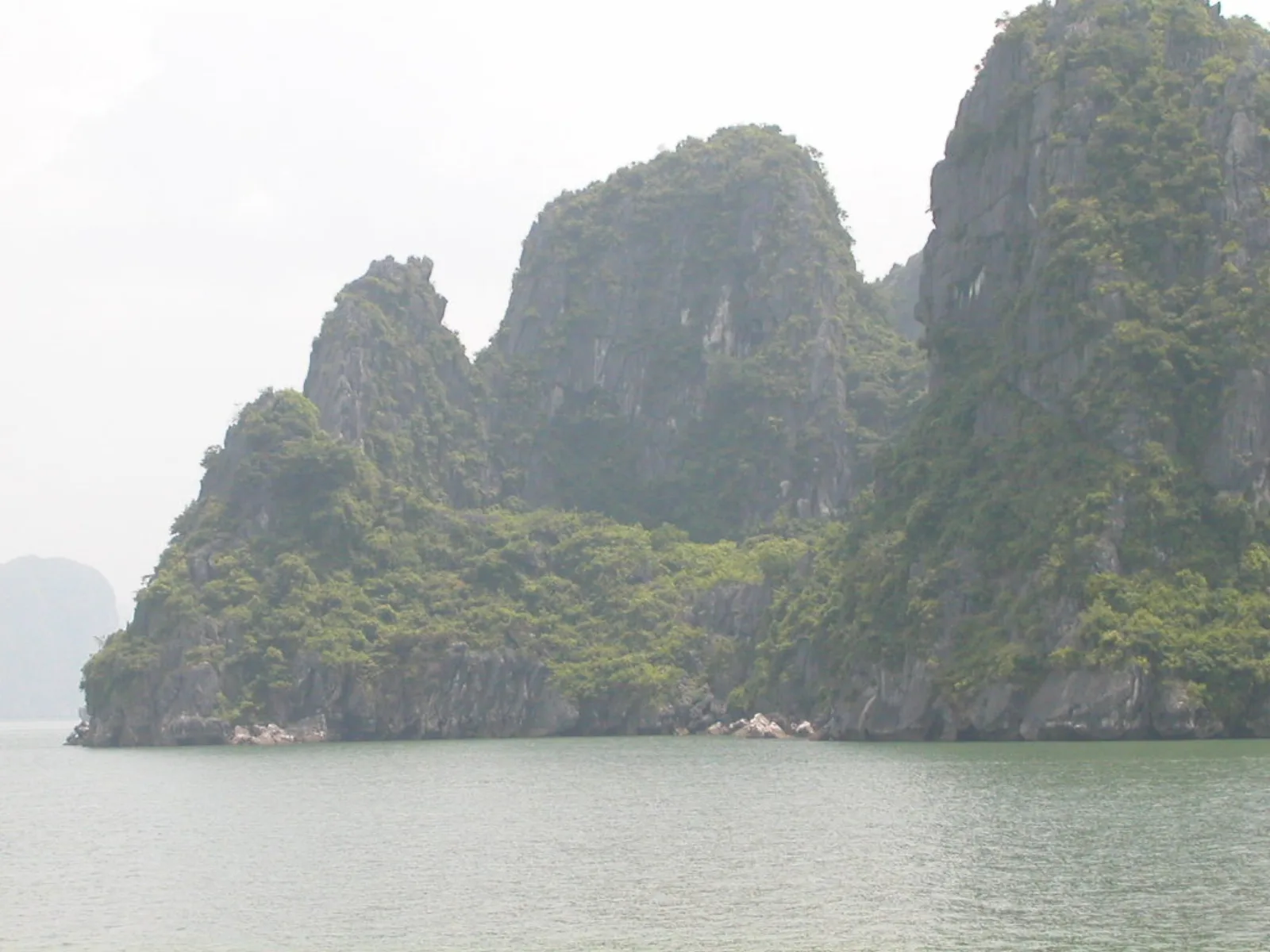 Ảnh minh họa cho Tour ngắm hoàng hôn Vịnh Hạ Long có phù hợp không