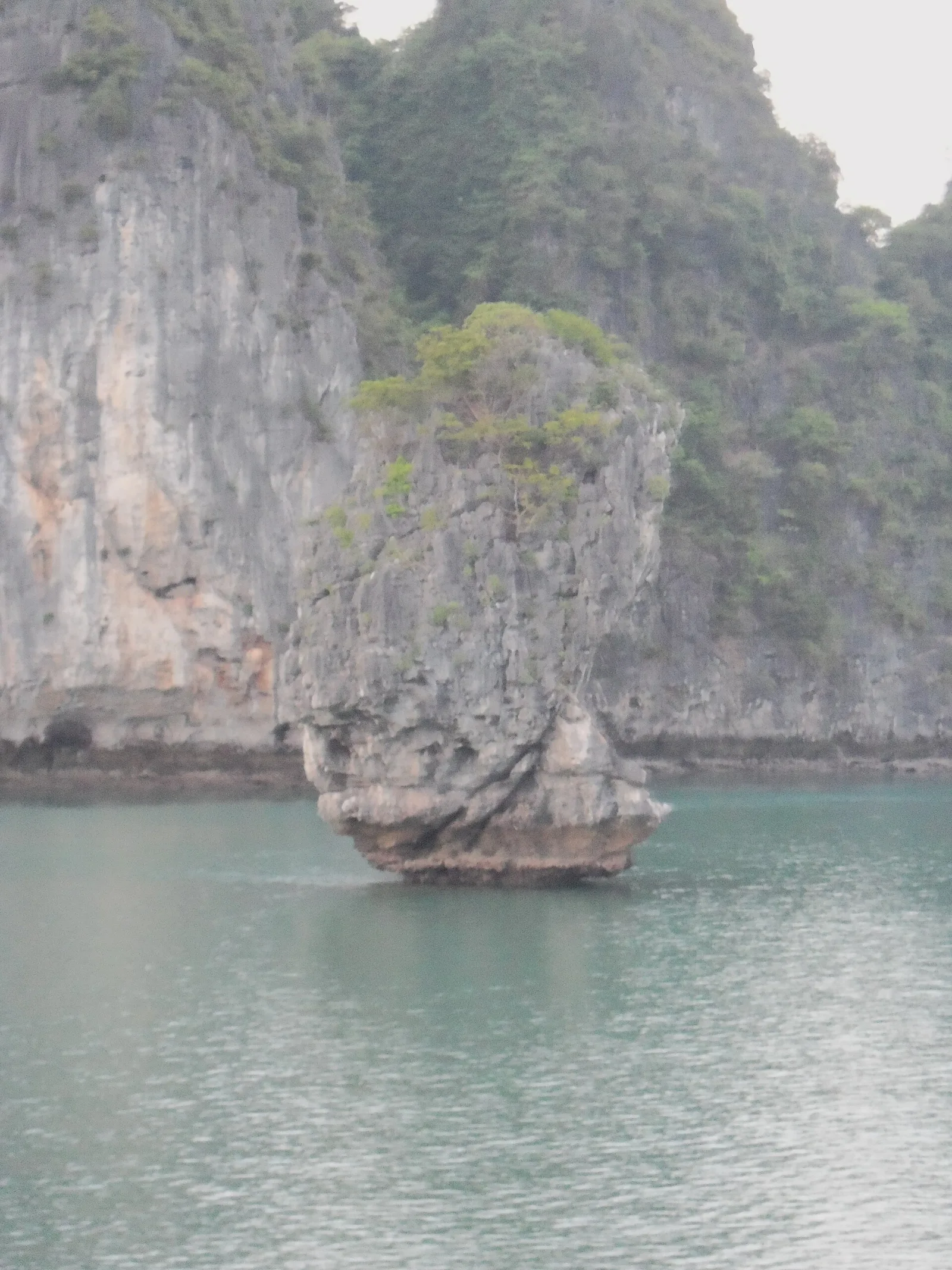 Ảnh minh họa cho Du lịch Hạ Long mùa hè