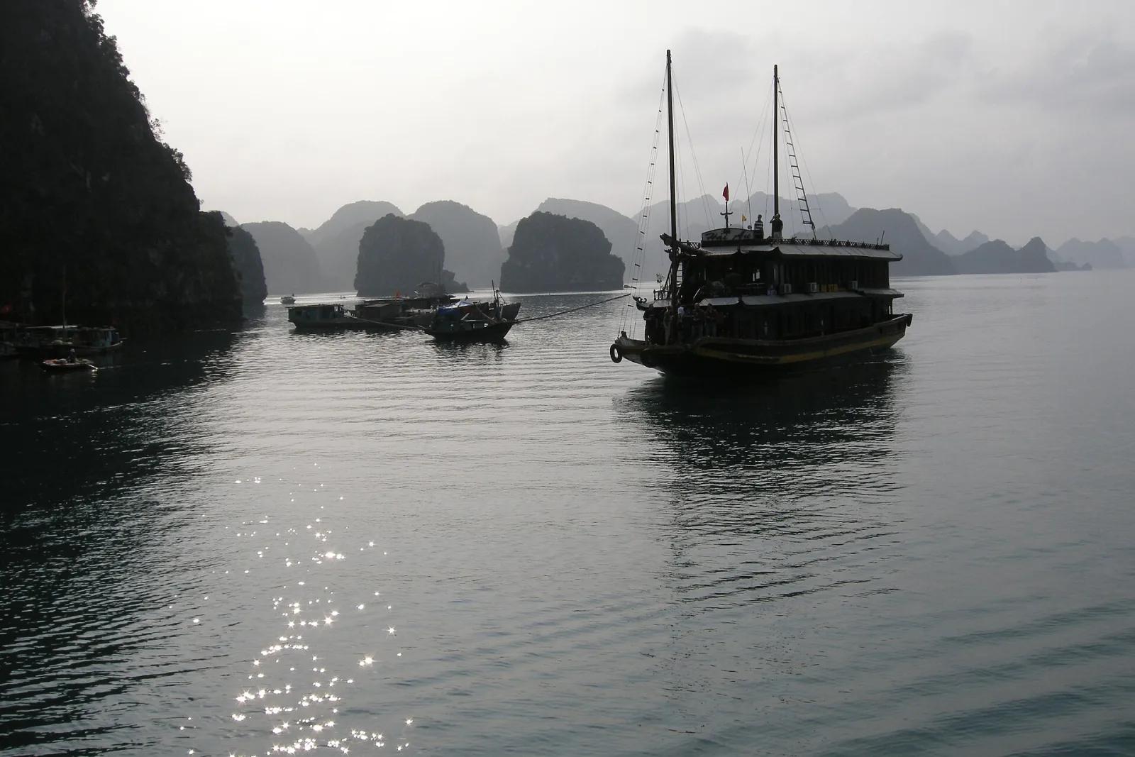 Ảnh minh họa cho Từ sân bay Vân Đồn đi Hạ Long