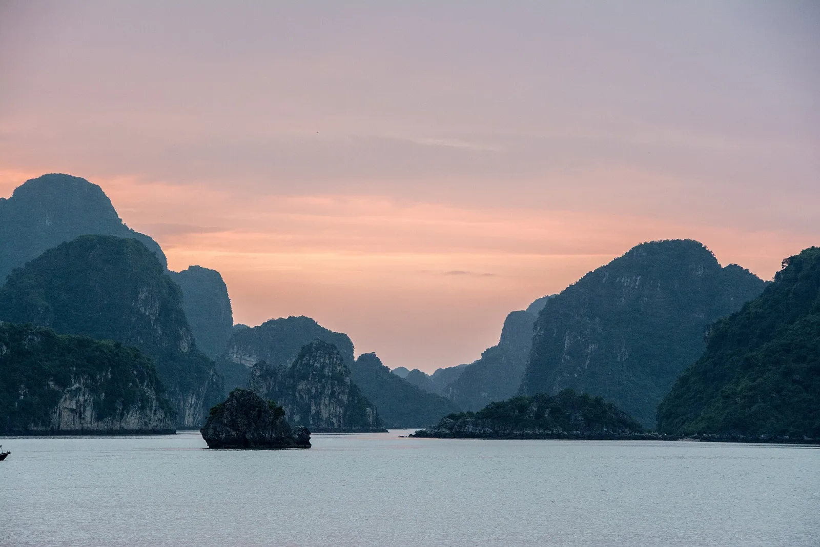 Ảnh minh họa cho Di chuyển từ Hạ Long đến Yên Tử