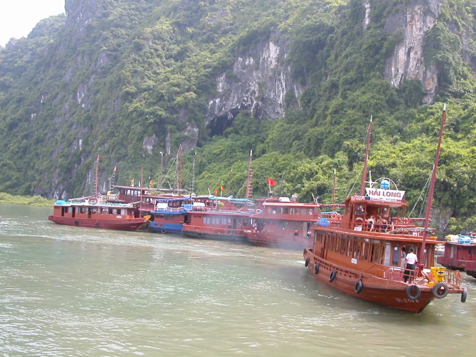 Ảnh minh họa cho Thuê xe cho nhóm 10 người tại Hạ Long