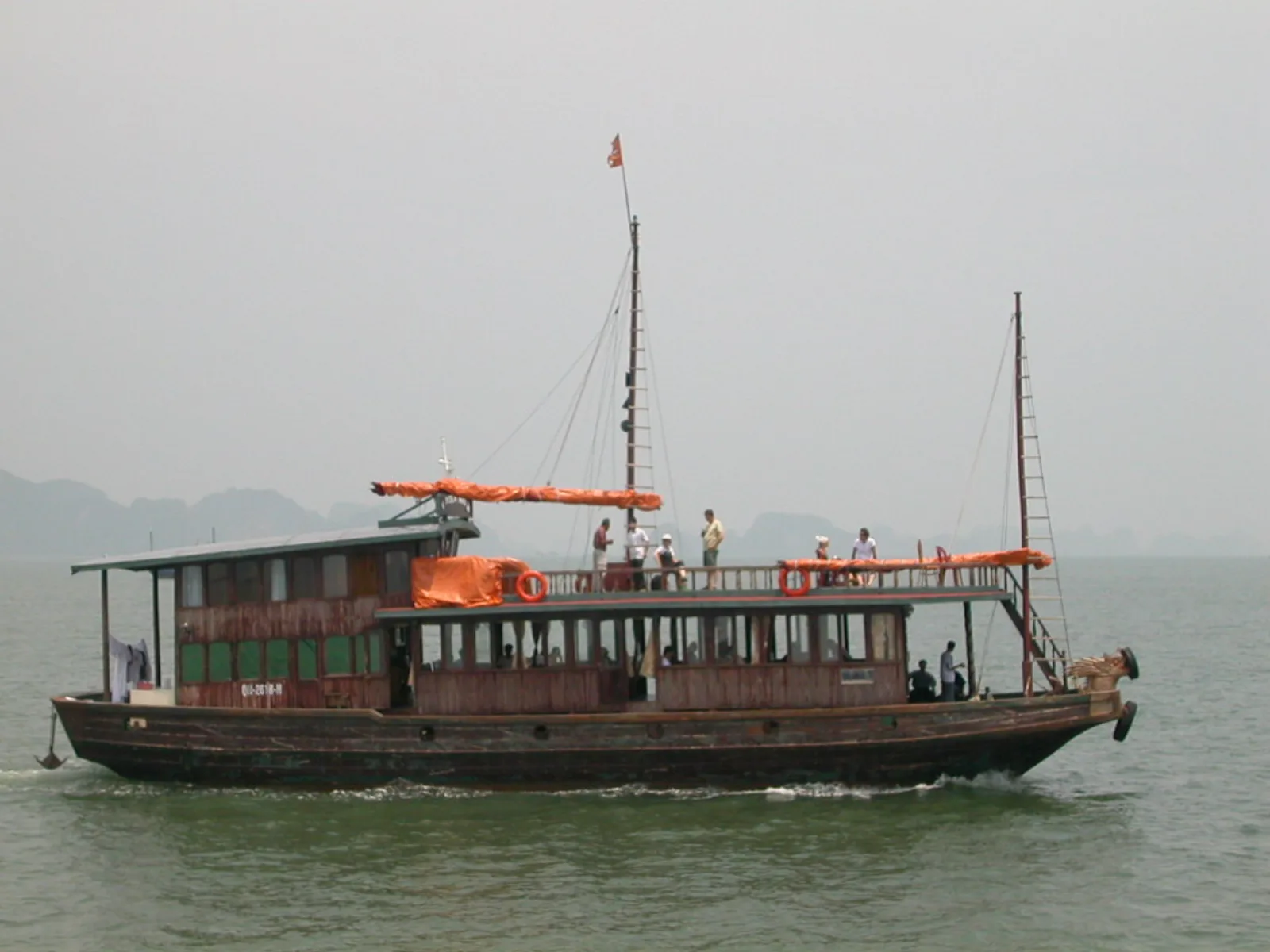 Ảnh minh họa cho Hạ Long tháng 2