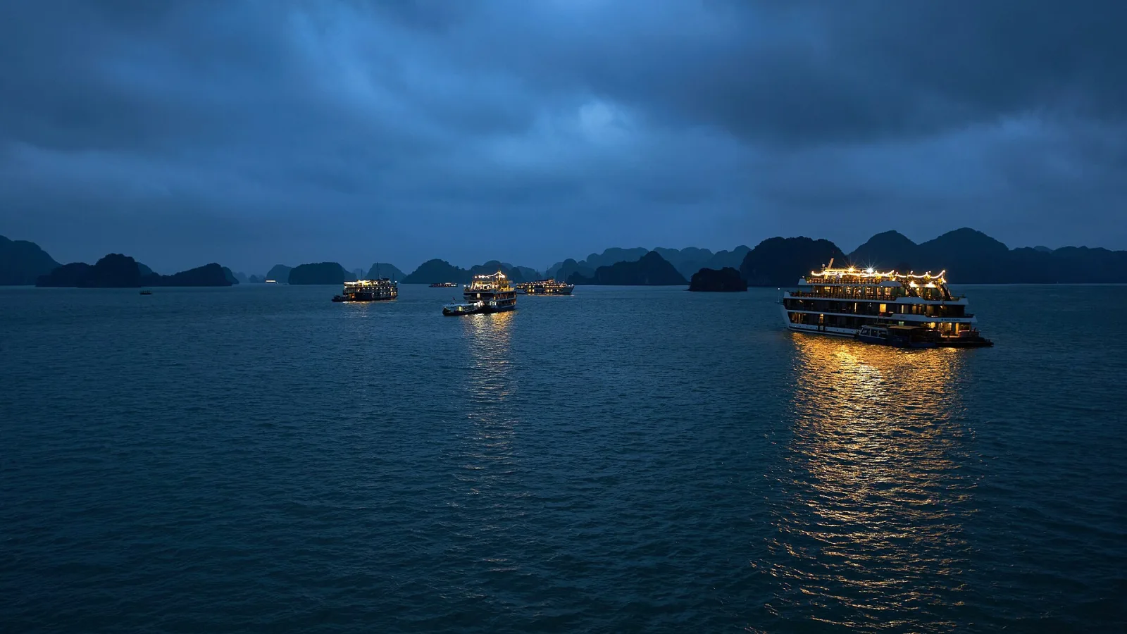 Ảnh minh họa cho Hạ Long tháng 3