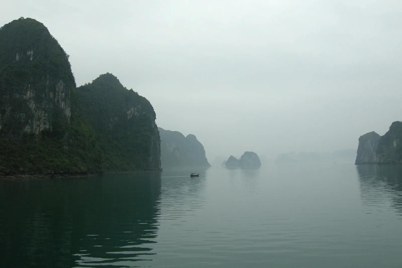 Ảnh minh họa Hạ Long mùa cao điểm