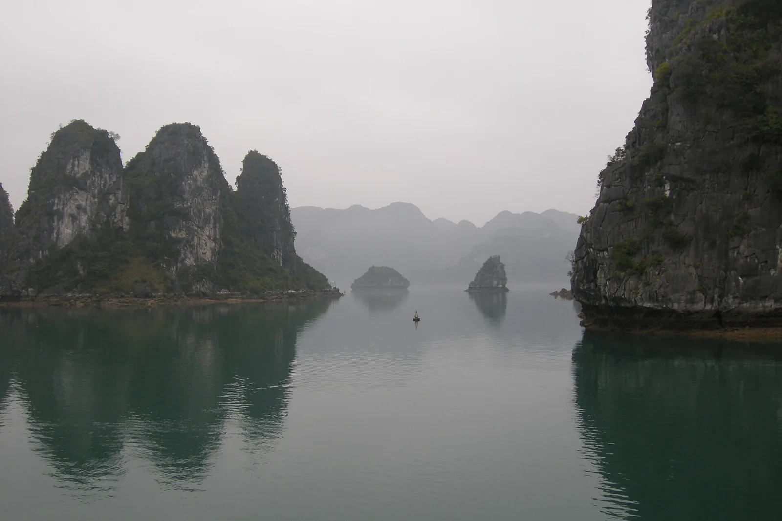 Ảnh minh họa Hạ Long mùa thấp điểm