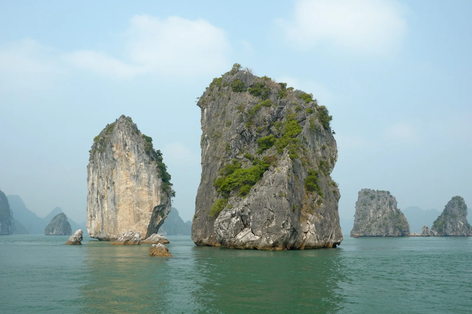 Ảnh minh họa Địa chất karst Vịnh Hạ Long dễ hiểu cho du khách